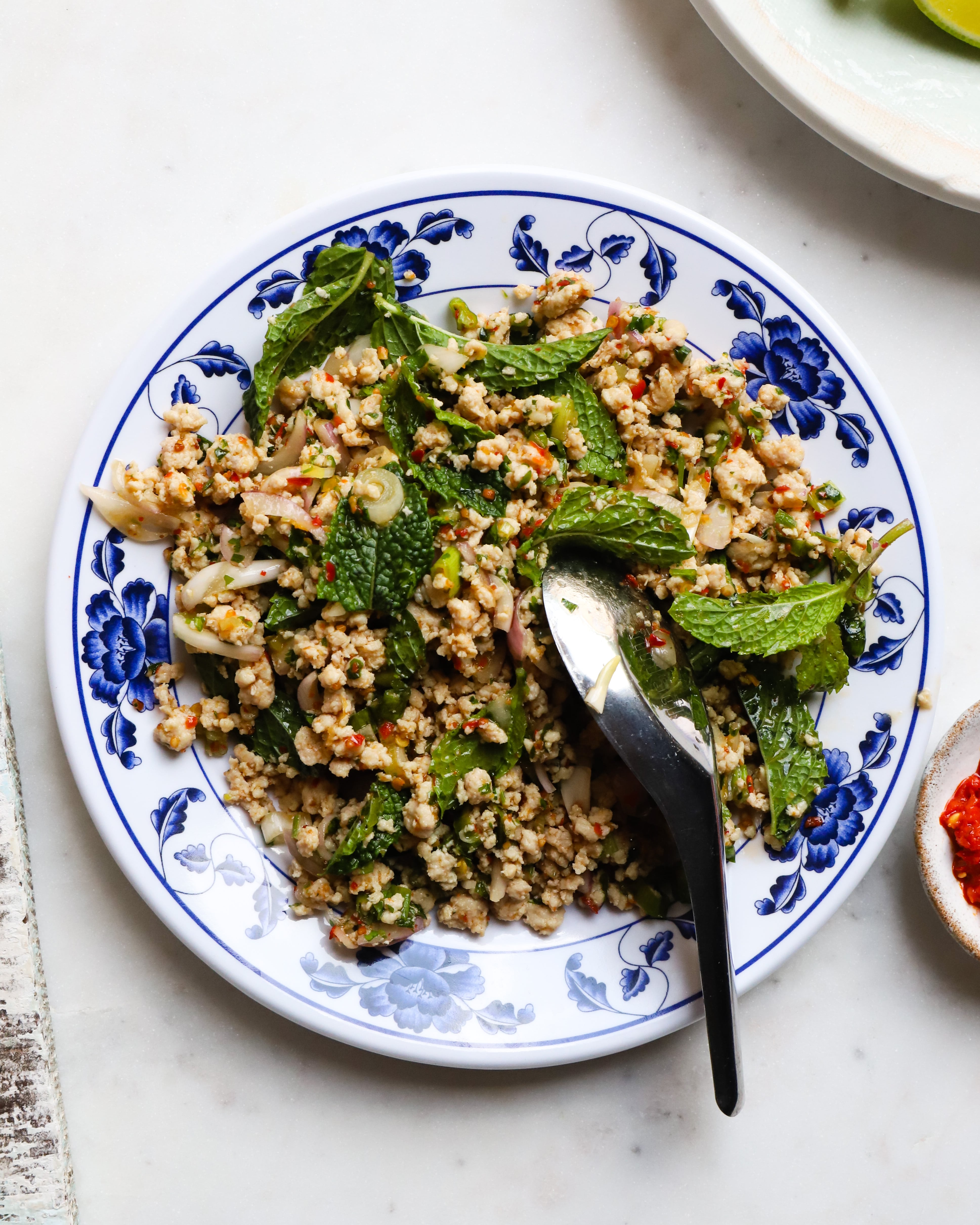 Salad of minced chicken, herb and roasted rice