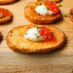 Crispy potato slices topped with sour cream, salmon roe, and chives.
