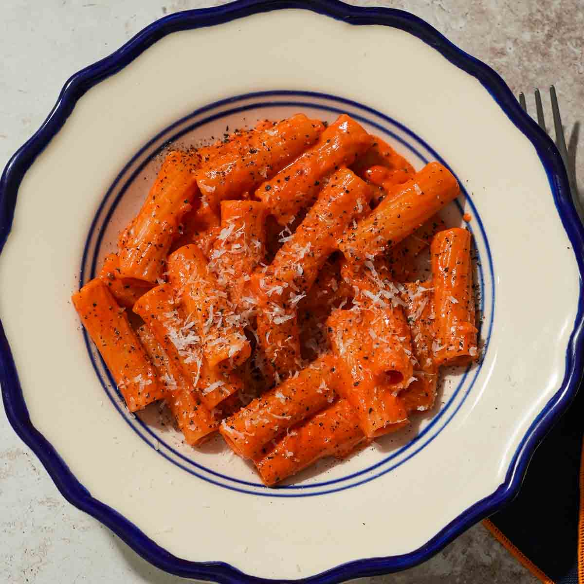 30 Minute Spicy Rigatoni Alla Vodka | Lindsey Eats