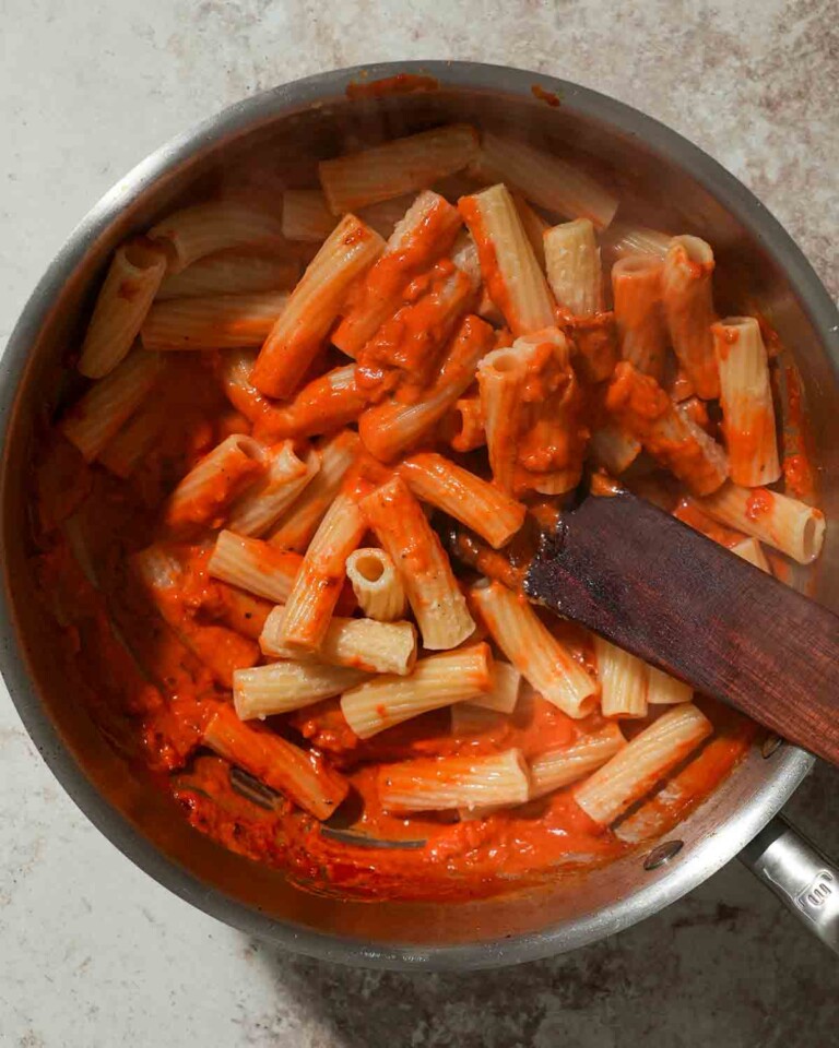 30 Minute Spicy Rigatoni Alla Vodka | Lindsey Eats