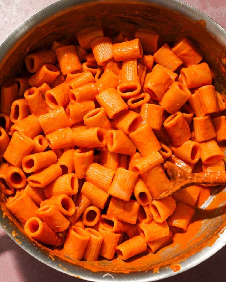 Creamy Roasted Red Pepper and Tomato Pasta | Lindsey Eats